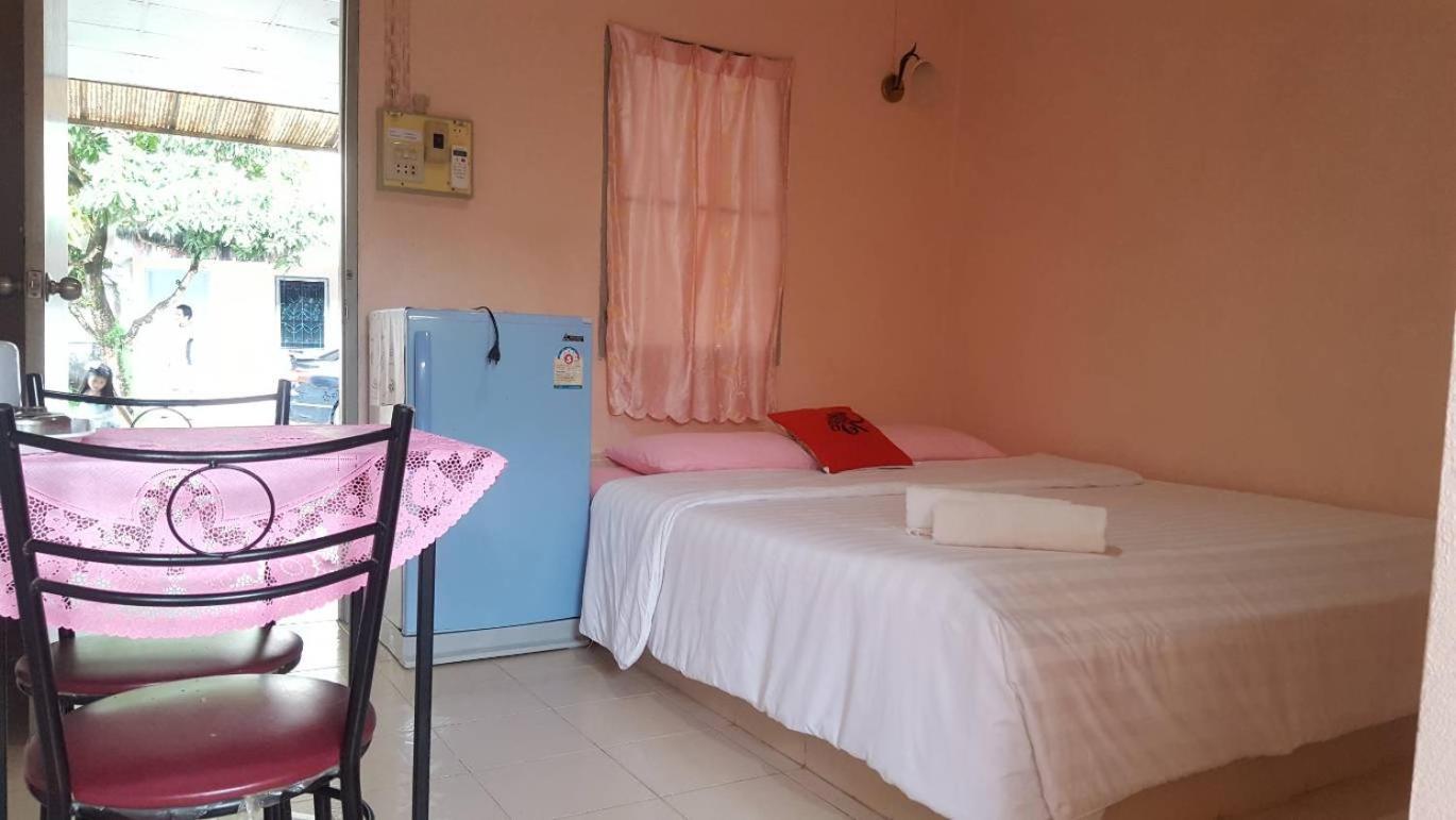 רנונג Montra Guesthouse מראה חיצוני תמונה